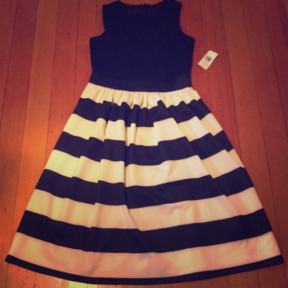 ALEXIA Admor Stripe Dress - Picture 2 of 5
